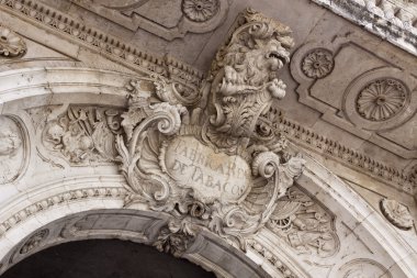 Wappen an der Universität in Sevilla, Spanien