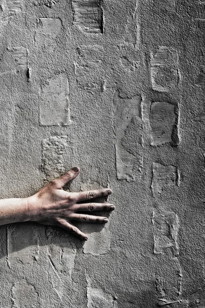 Hand mit Mauer — Stockfoto