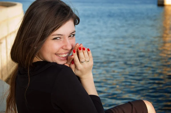 güzel mutlu gülümseyen kadın fotoğrafı