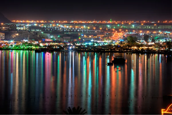 纳马湾在晚上，沙姆伊赫，埃及 免版税图库照片