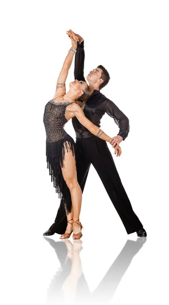 Ballerini latini in azione. Isolato su bianco — Foto Stock