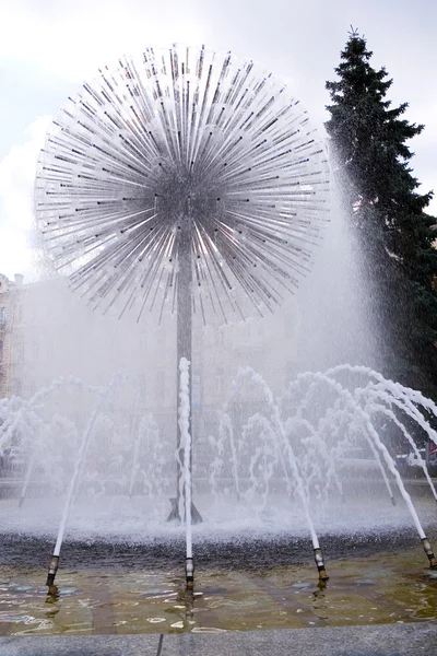 Paardebloem fontein in Kiev — Stockfoto