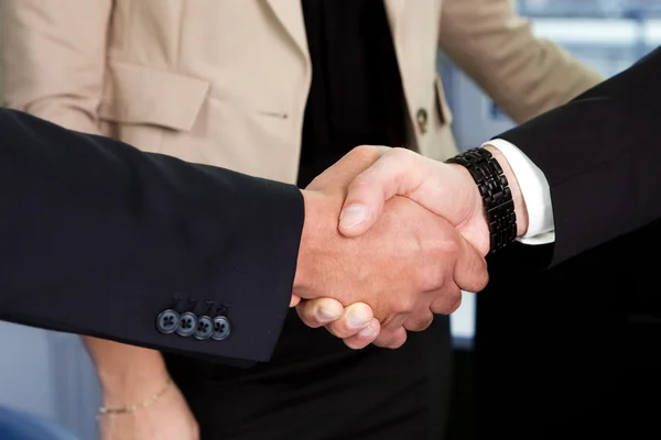 Business handslag över affären — Stockfoto