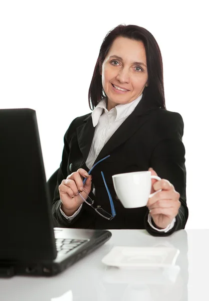 Biznes kobieta pije kawę — Zdjęcie stockowe