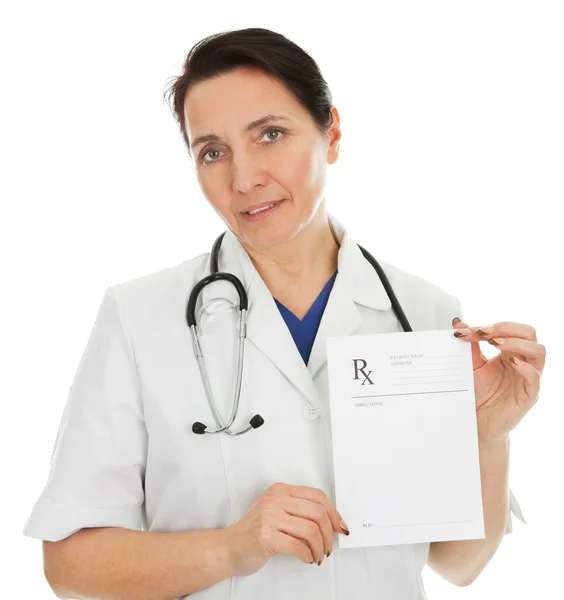 Veselá lékař žena rozdávání předpis — Stock fotografie