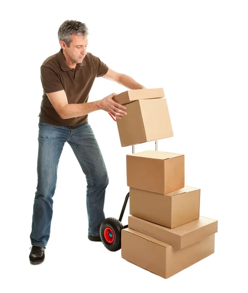 Levering man staking pakketten op hand vrachtwagen — Stockfoto