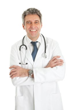 Tıp doktoru adam stetoskop ile gülümseyen