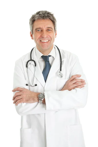 Улыбающийся врач со стетоскопом — стоковое фото