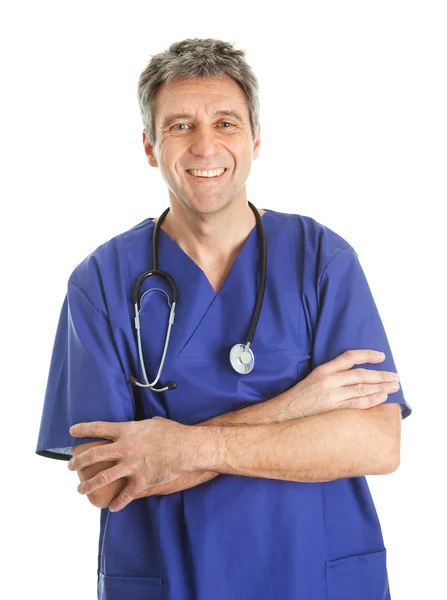 Самоуверенный врач со стетоскопом — стоковое фото