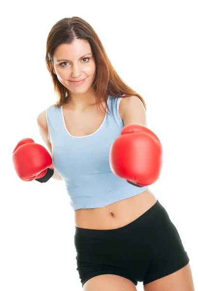 Mulher bonita praticando boxe — Fotografia de Stock