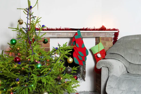 Albero di Natale e camera decorata — Foto Stock