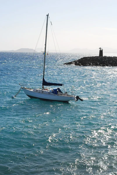 Iate Oceano Azul Lanzarote Ilhas Canárias Espanha — Fotografia de Stock