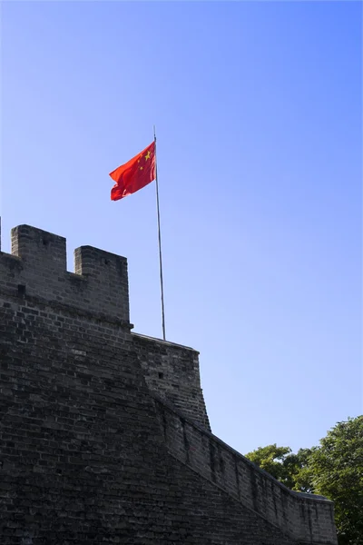 Antigas Muralhas Cidade Bandeira Nacional Pequim China — Fotografia de Stock