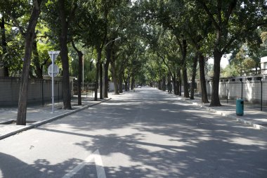 Pekin Caddesi 'nde güneş ışığında şehir Caddesi