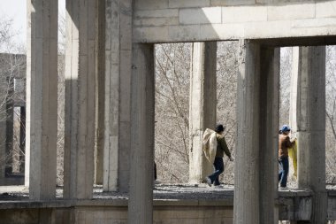 Çin 'de terk edilmiş bir bina.
