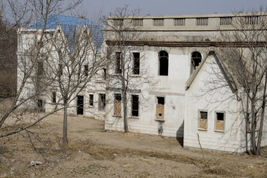 terk edilmiş binada