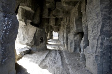 terk edilmiş binada