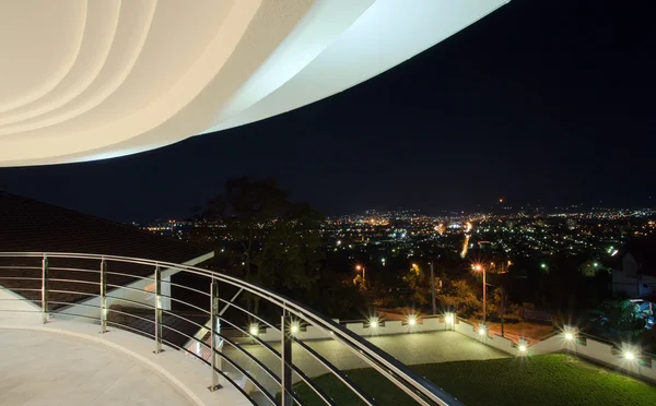 Blick Von Einer Großen Modernen Terrasse Einfach Und Groß Weiß — Stockfoto