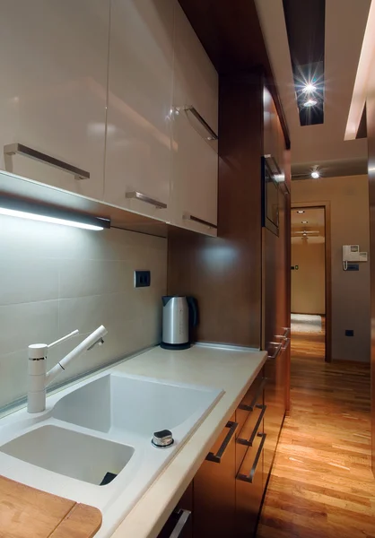 Εσωτερικό Του Κουζίνα Μοντέρνο Στυλ Minimal Ξύλινα Έπιπλα Και Φωτιστικός — 图库照片