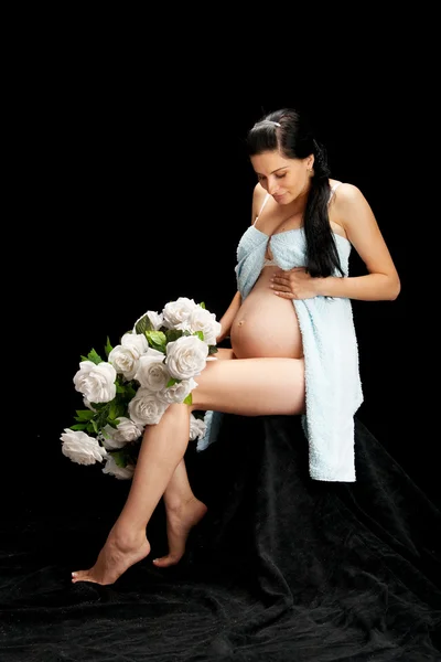 Gravid med rosor — Stockfoto