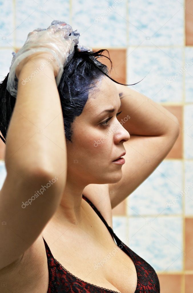 Woman dyeing hairs