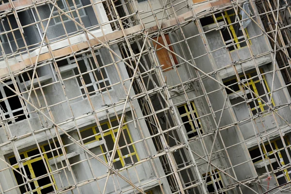Bambu byggnadsställningar på byggarbetsplatsen — Stockfoto
