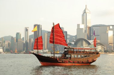 hong kong limanında yelken yelkenli