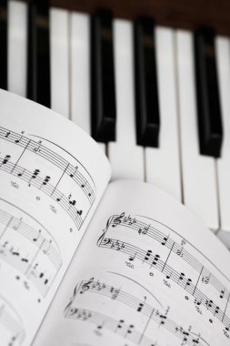müzik levha ve piyano