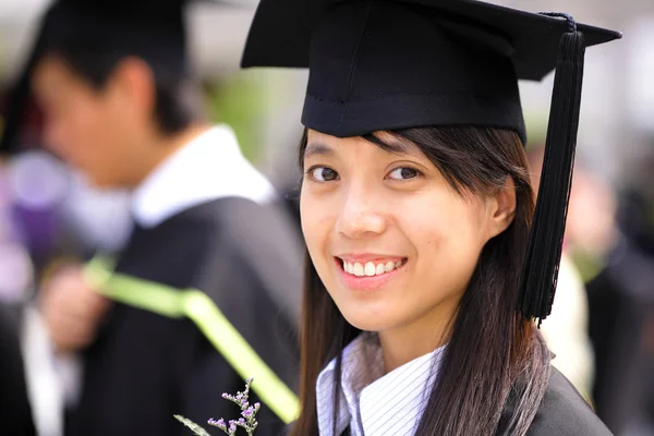 Asiatische Mädchen Abschluss — Stockfoto