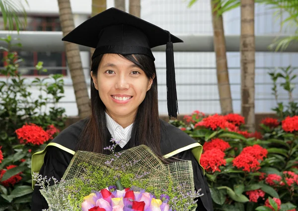 Asian girl graduation — Stock Photo, Image