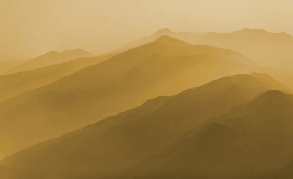 日没の山 — ストック写真