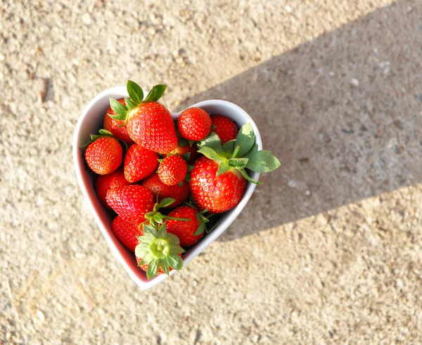 Strawberries Heart Shape Bowl — Stock Photo, Image