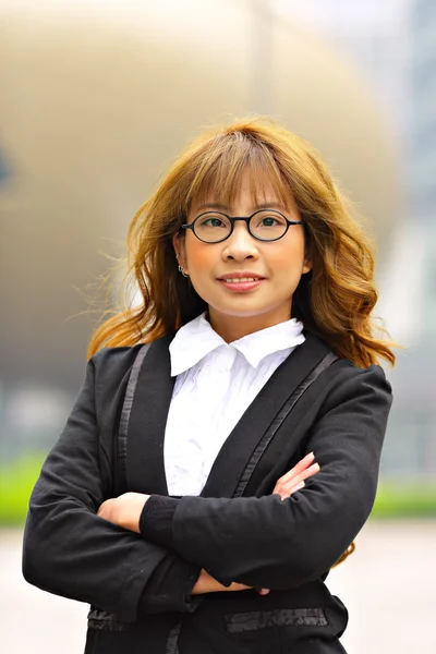 Asiático joven mujer de negocios —  Fotos de Stock