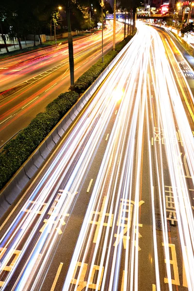 Geceleri Şehirde Trafik — Stok fotoğraf