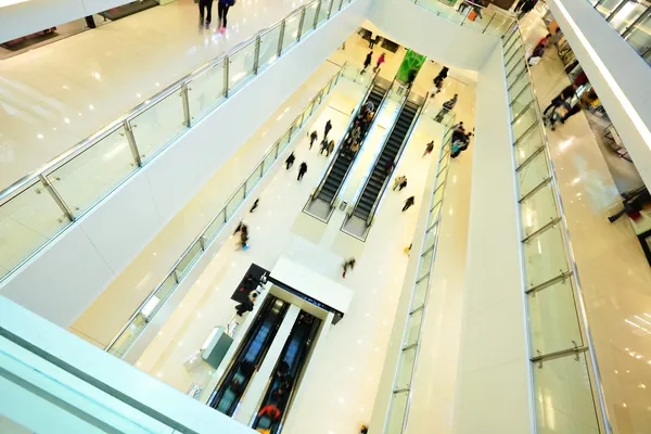 Centro comercial moderno. en apuro —  Fotos de Stock