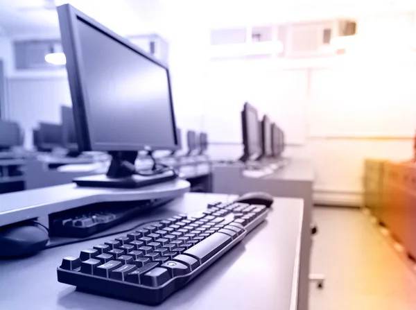 Arbetsplatsen rum med datorer — Stockfoto