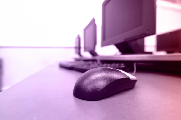 Sala de trabajo con ordenadores — Foto de Stock