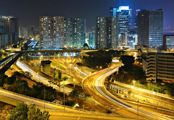 Moderne Stadt bei Nacht — Stockfoto