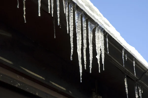 Big Icicles House Roof Thaw Sun — Stock Photo, Image