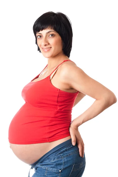 Femme enceinte souriante sur fond blanc — Photo