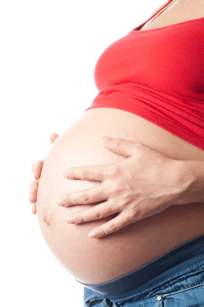 Mulher grávida segurando sua barriga com as mãos — Fotografia de Stock