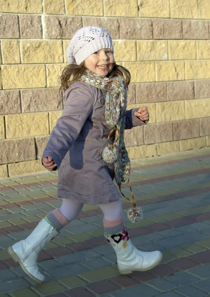 A menina correndo — Fotografia de Stock
