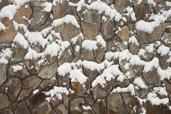 Dan Clay Kar Altında Sabitlendi Çeşitli Form Çok Renkli Taş — Stok fotoğraf