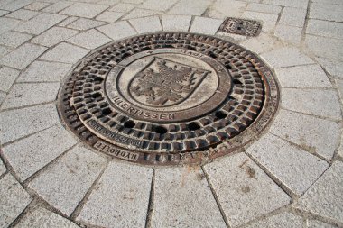 Manhole cover clipart