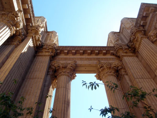 Columns of the Palace of Fine Arts making entrance way — Stock Photo, Image