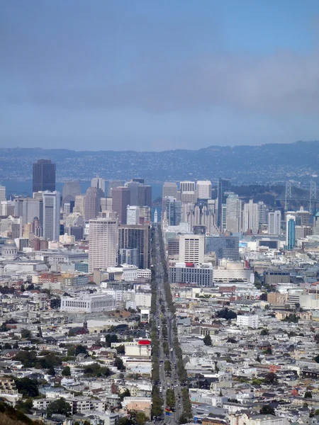 San Francisco Cityscape guardando lungo la strada del mercato — Foto Stock