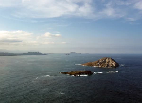 Manana (Kaninchen) Insel und Kaohikaipu (schwarzer Felsen) Insel in wai — Stockfoto
