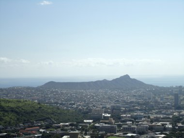 DiamondHead ve şehir, Honolulu Oahu, voggy gün. Ah Manoa ve H-1 görünür