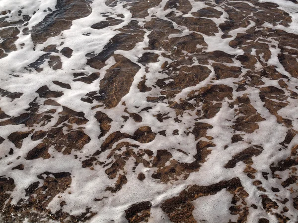Acqua Salata Foamie Lava Sulla Sabbia Una Spiaggia Maui — Foto Stock