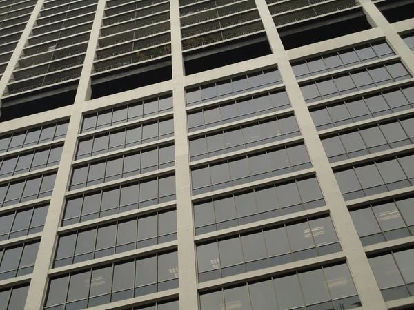 Edifício de escritório moderno no centro de São Francisco com upw angular — Fotografia de Stock